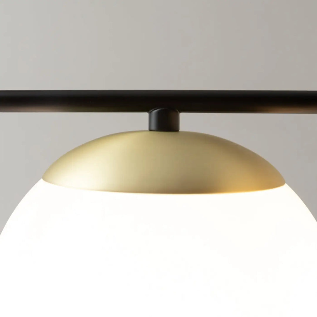 Luminaire plafonnier nostalgia xxl avec suspension matte or et abat-jour en verre dépoli sur tige noire
