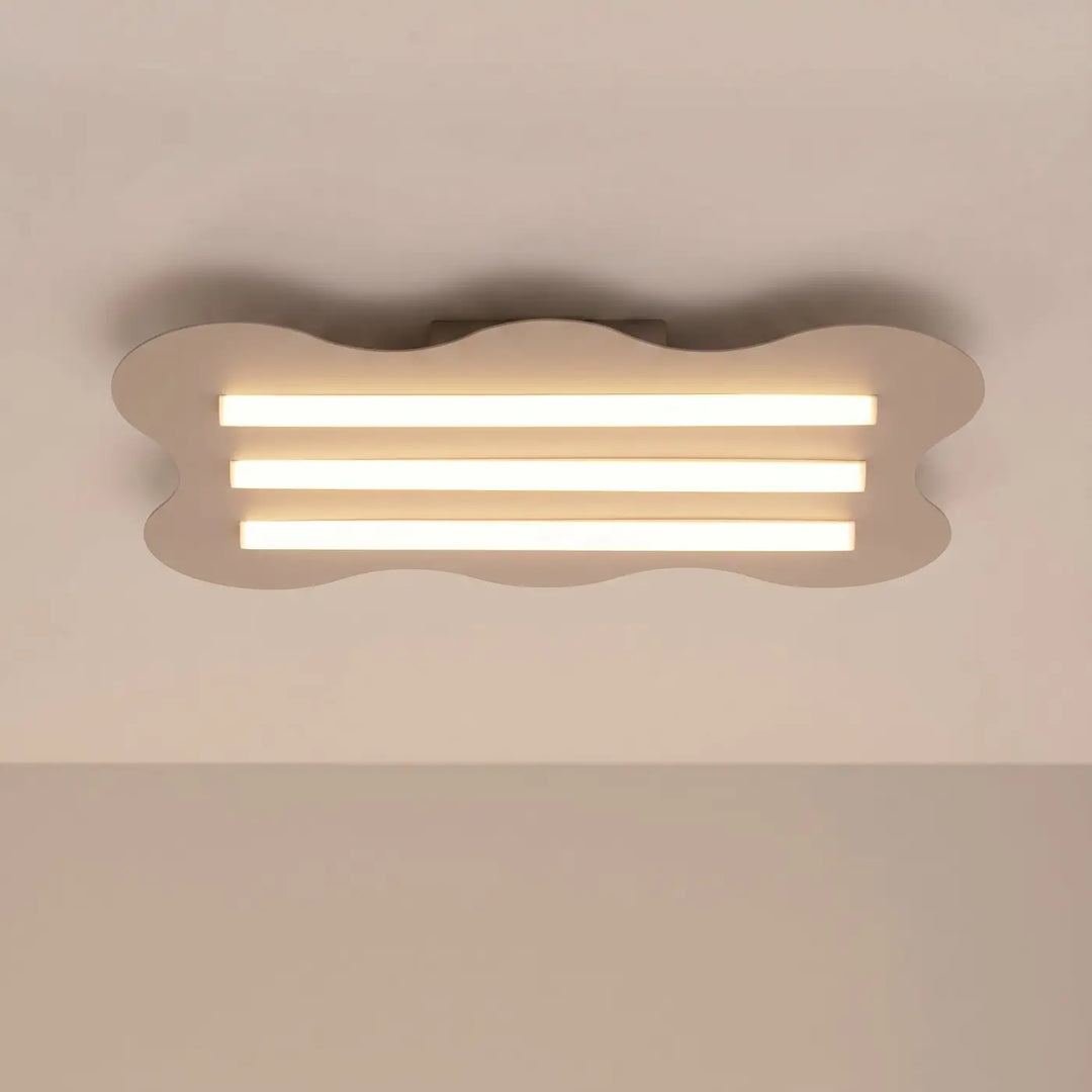 Plafonnier KLOVER taupe allumée, au plafond