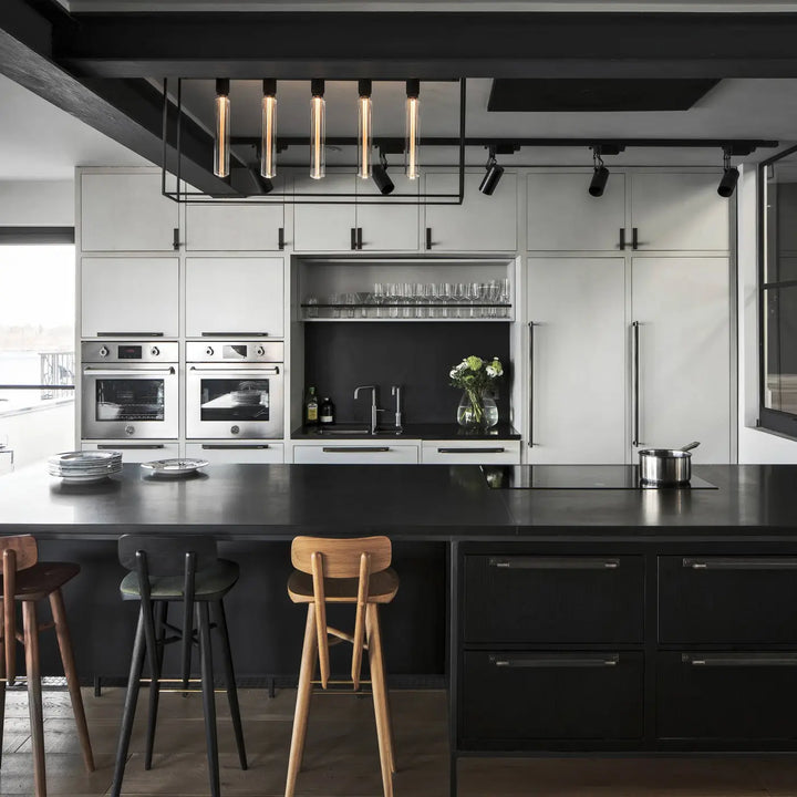 Plafonnier Caged 5.0 dans un intérieur #couleur_noir