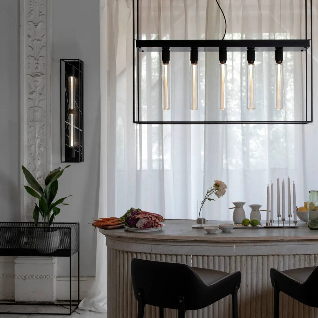 Plafonnier Caged 5.0 dans une cuisine #couleur_noir