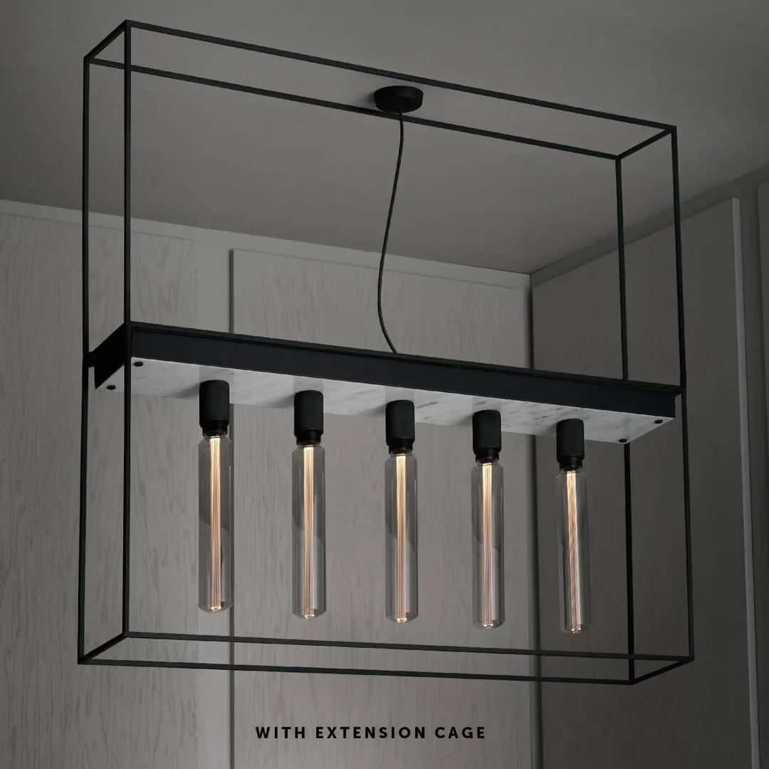 Plafonnier Caged 5.0 en marbre blanc et cage en métal noir mat #couleur_blanc