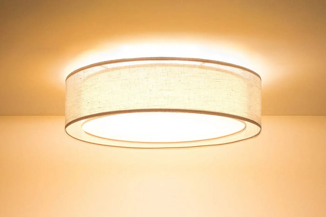 Plafonnier rond beige avec abat-jour en tissu beige doux et bordure métallique fine luminaire plafonnier puro