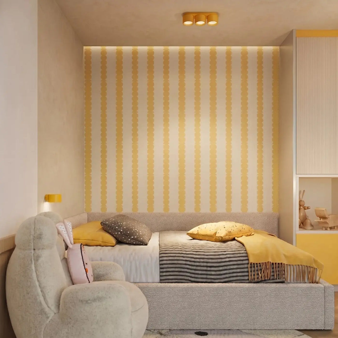 Plafonnier rond plat jaune dans un intérieur contemporain