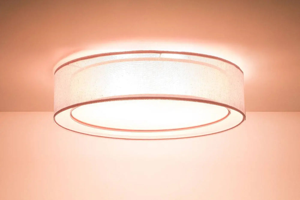 Plafonnier rond rose clair avec abat-jour en tissu blanc translucide et bordure métallique fine pour intérieur