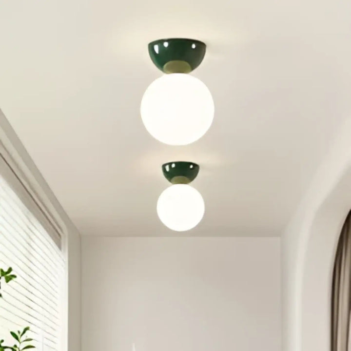 Luminaire plafonnier rui avec deux globes blancs sphériques sur socles métalliques verts foncés idéal pour salle à manger plafonnier scandinave plus qu un objet