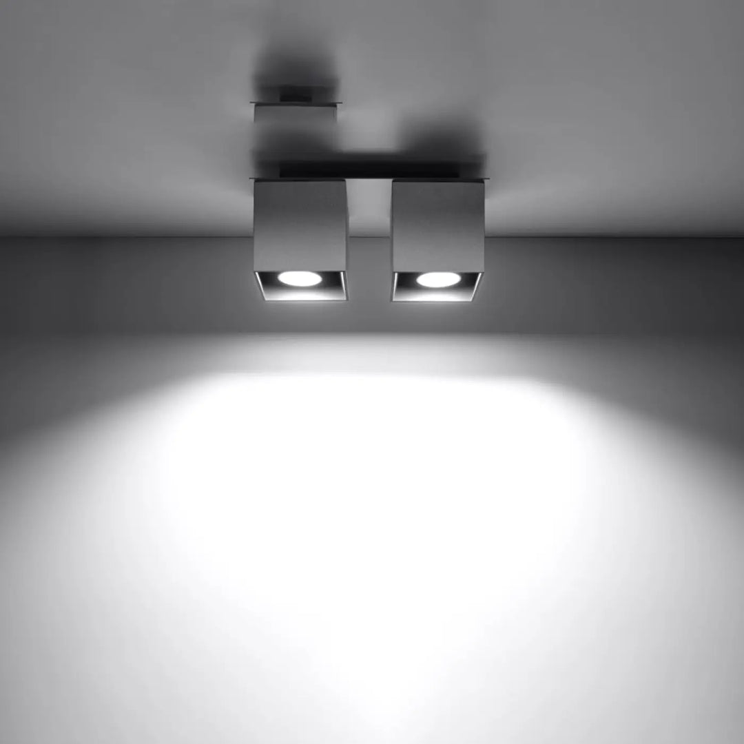 Luminaire Plafonnier gris allumée, vue rapprochée