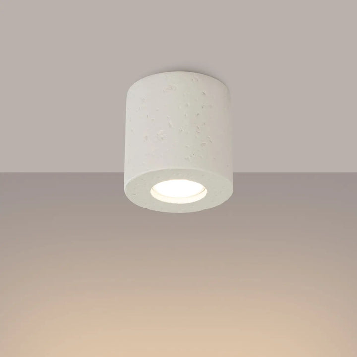 Luminaire Plafonnier beige allumée, vue rapprochée