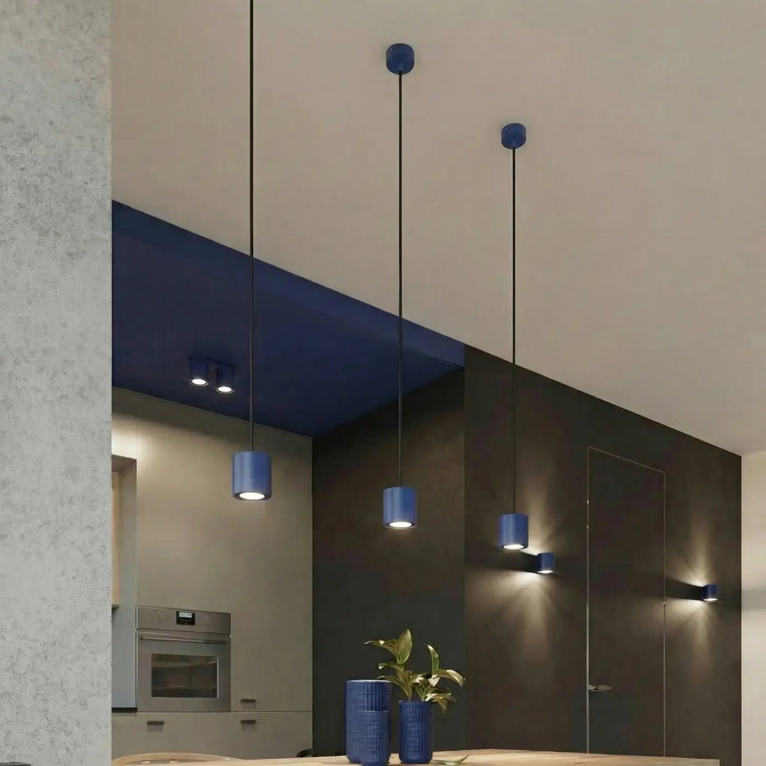 Luminaire Plafonnier outremer dans un intérieur contemporain