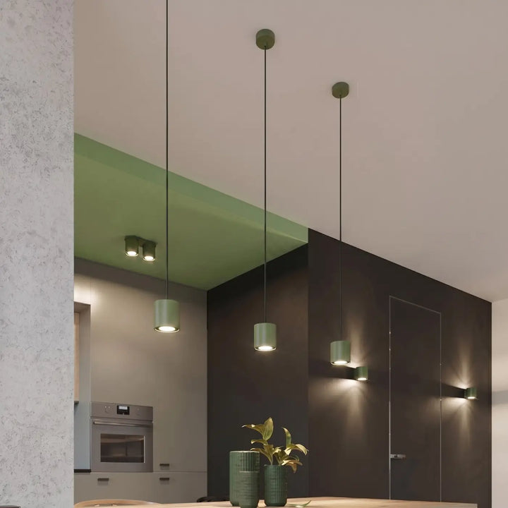 Luminaire Plafonnier vert olive dans un intérieur contemporain