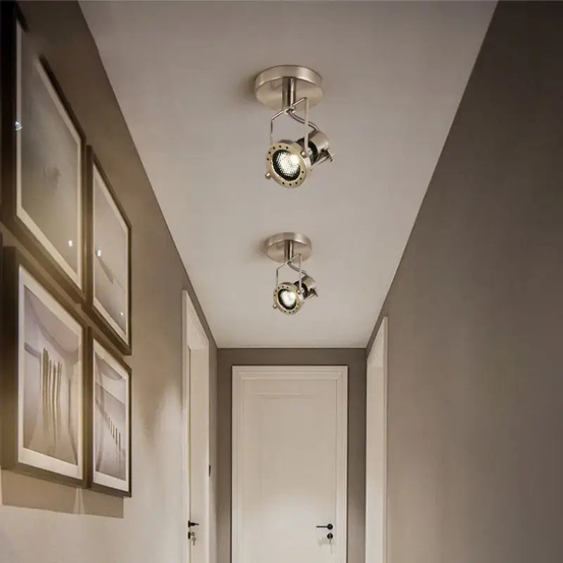 Plafonnier spot orientable métal brossé pour couloir design

