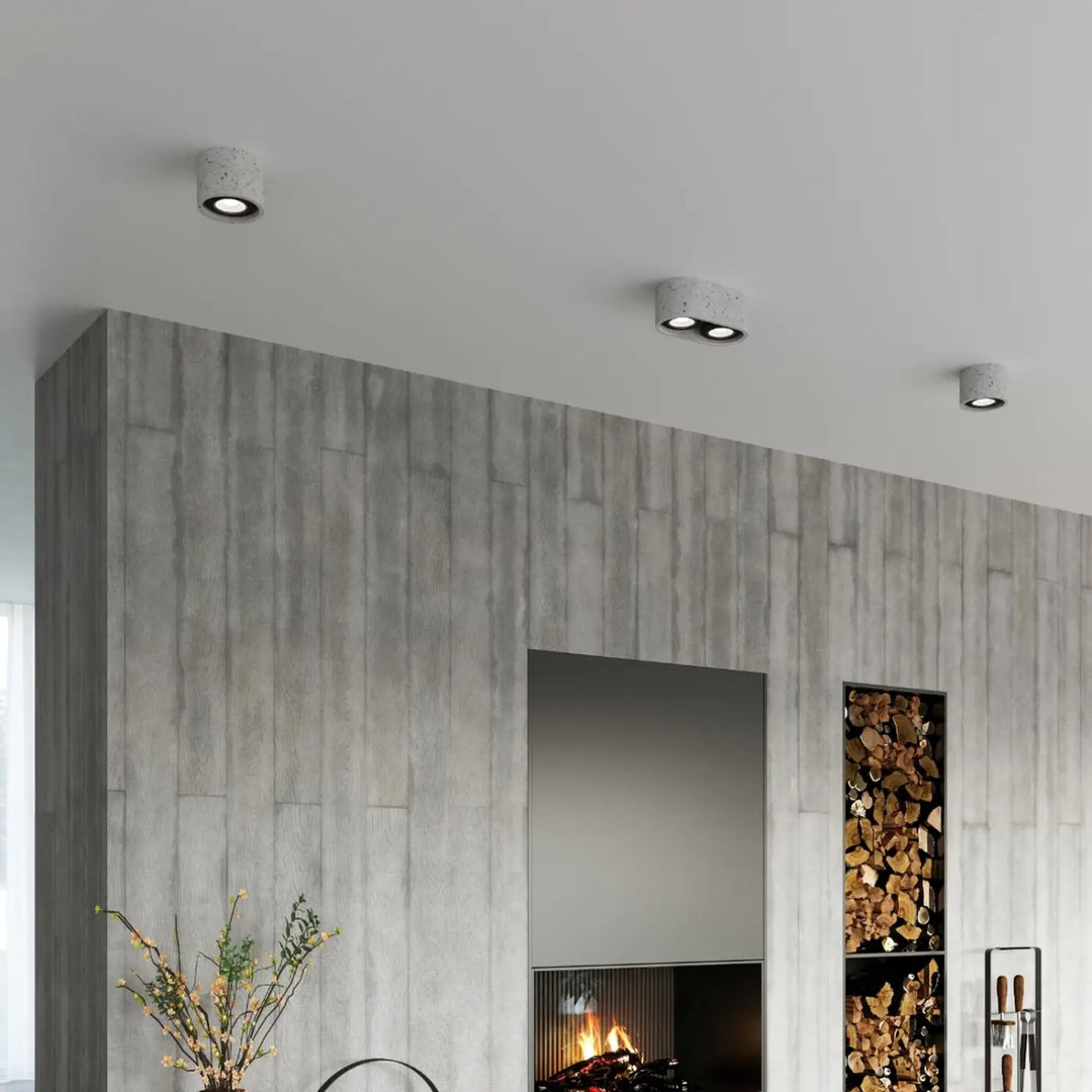 Luminaire plafonnier gris dans une entrée