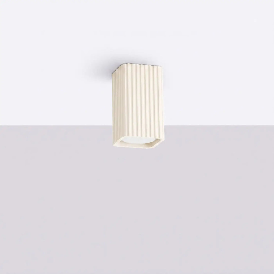 Plafonnier Rayo beige en aluminium cannelé, éteint