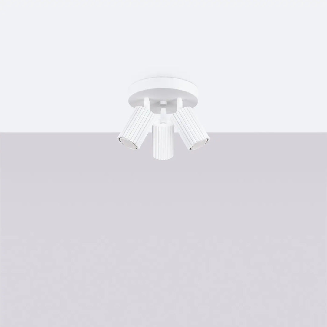 Luminaire Plafonnier blanc éteinte, vue rapprochée