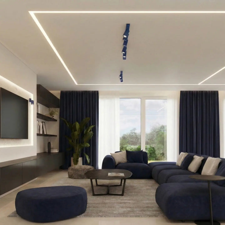 Plafonnier Ring outremer à rampe de spots orientables dans un intérieur contemporain