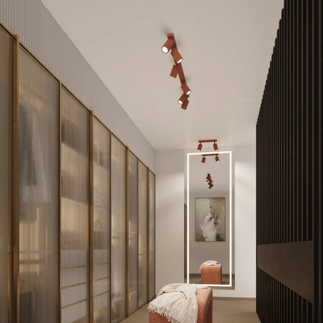 Plafonnier tube Karbon rouge ocre en aluminium cannelé, allumé