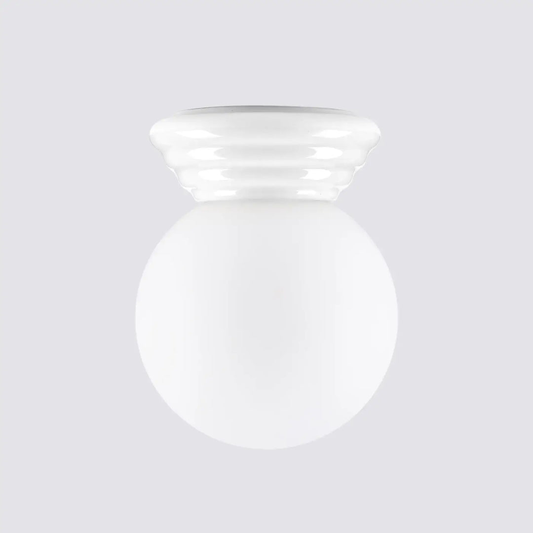 Plafonnier zori blanc en verre opale avec haut arrondi nervuré, lampe zori idéale pour une belle décoration aux qualités esthétiques