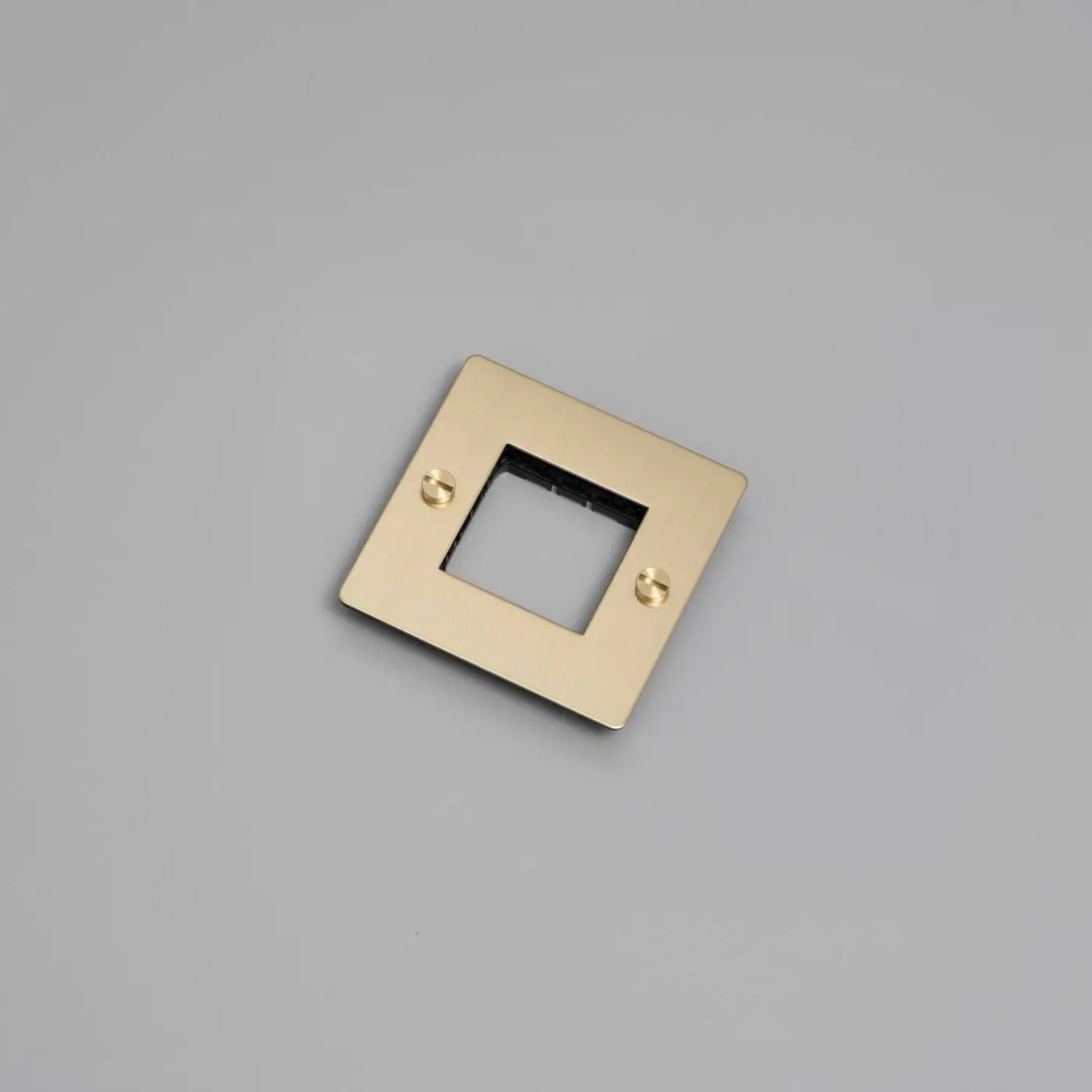 Plaque de finition Wall Plate 1 poste sans logo, finition laiton #couleur_dor