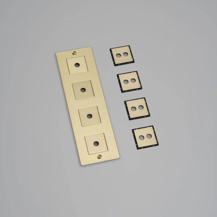 Plaque de finition Wall Plate 4 postes verticale avec inserts, finition laiton #couleur_dor