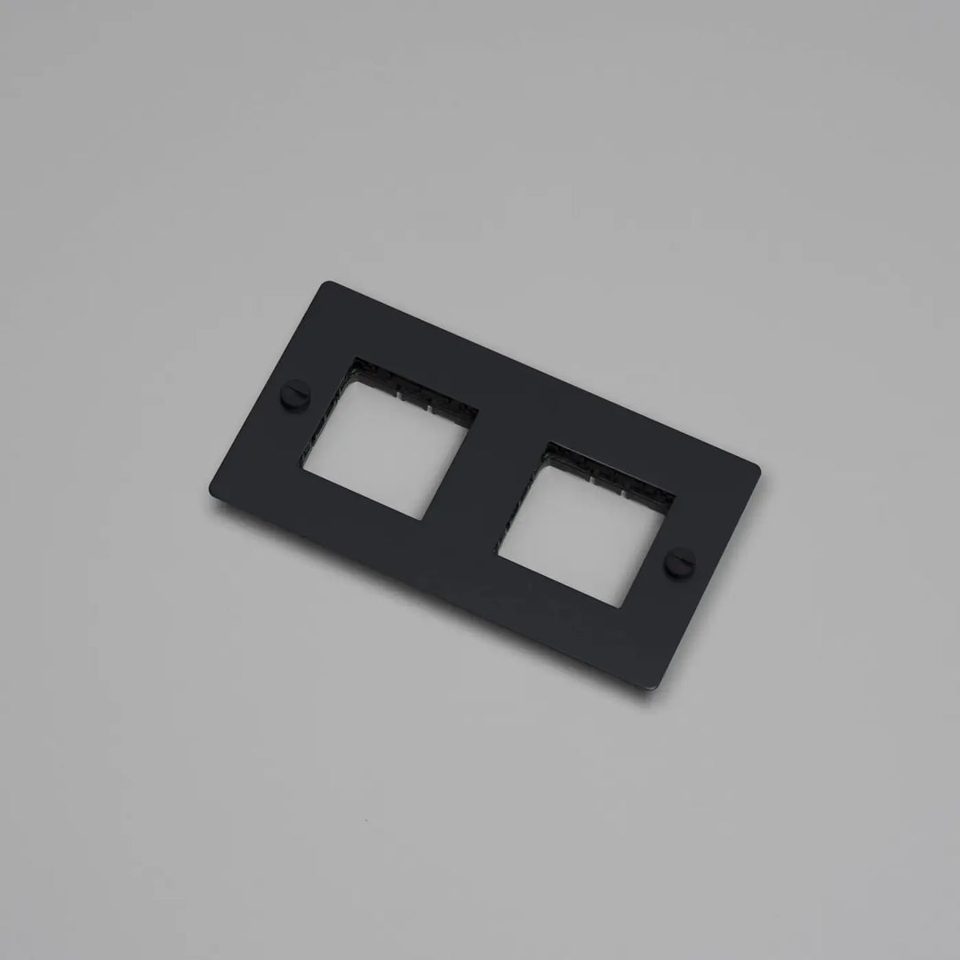 Plaque de finition Wall Plate 2 postes horizontale sans inserts, finition noire #couleur_noir