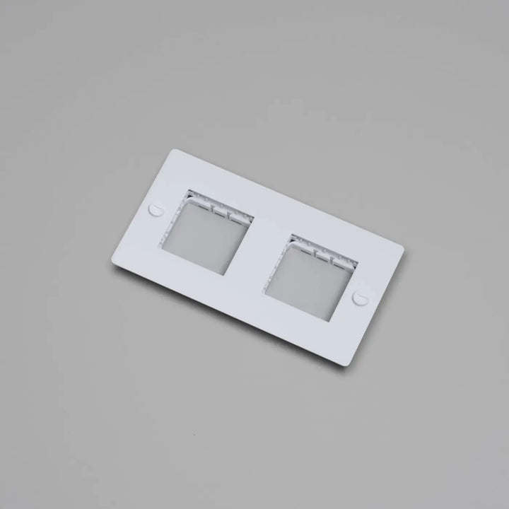 Plaque de finition Wall Plate 2 postes horizontale sans inserts, finition blanche #couleur_blanc
