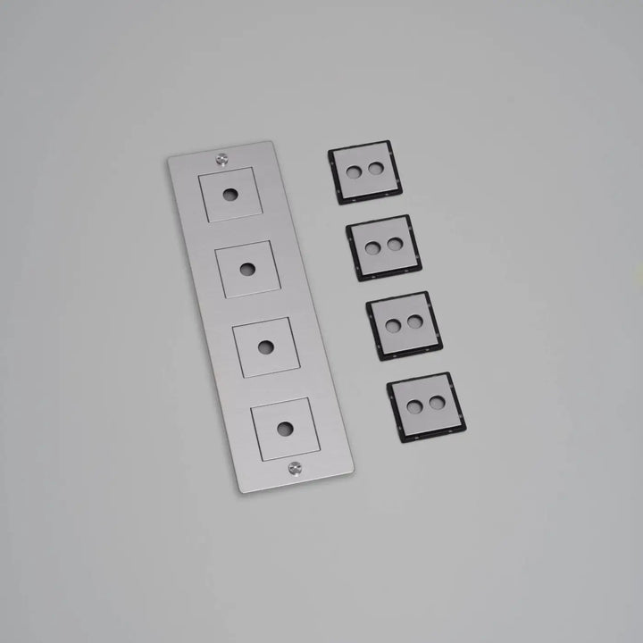 Plaque de finition Wall Plate 4 postes verticale avec inserts, finition acier #couleur_argent