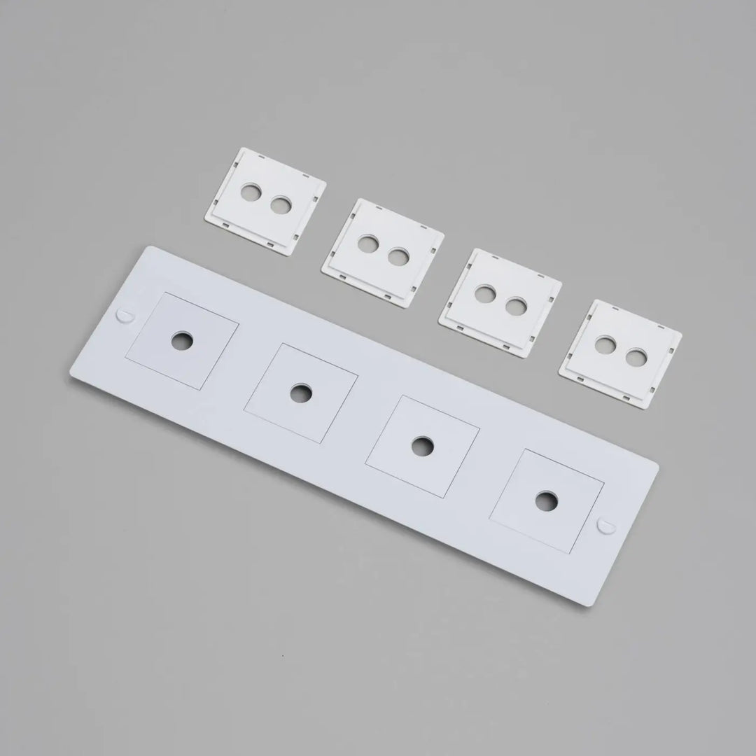 Plaque de finition Wall Plate 4 postes horizontale avec inserts, finition blanche #couleur_blanc