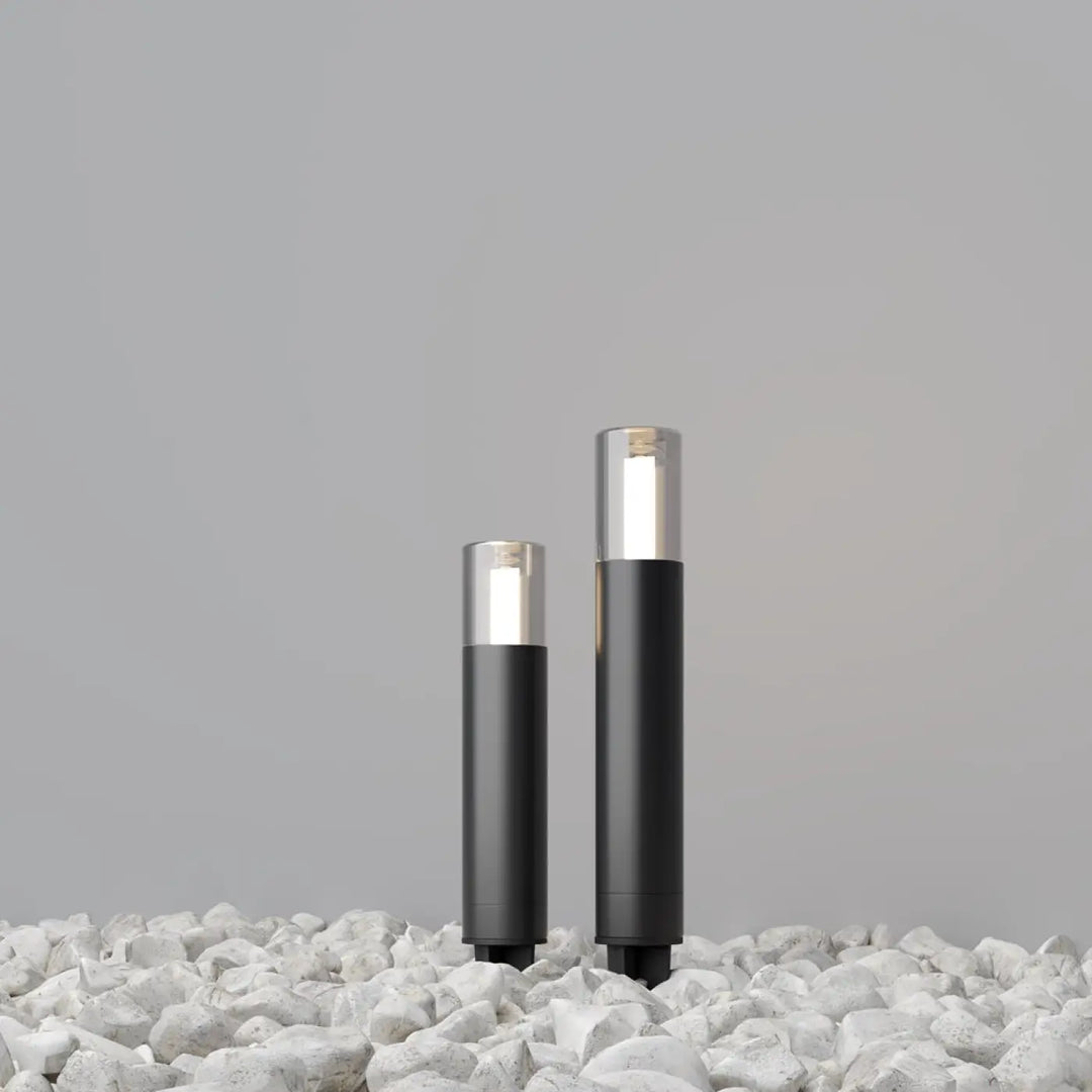 Borne extérieur glide potelet avec deux luminaires en cylindre fin en acier noir à tête chromée pour potelet extérieur