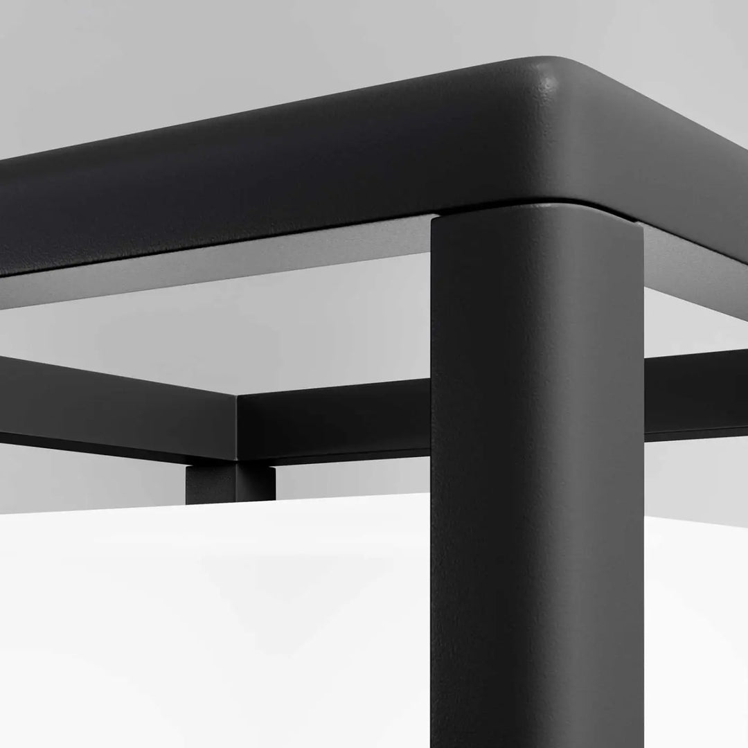 Cadre ajouré en acier noir borne extérieur trim potelet avec design moderne et bords arrondis pour bord d’une terrasse