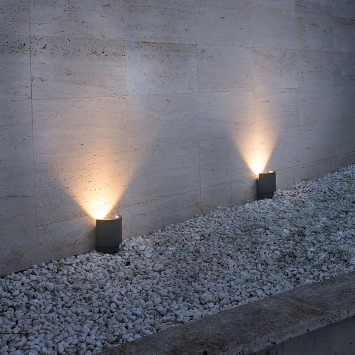 Projecteurs Noboru éclairant un mur en béton