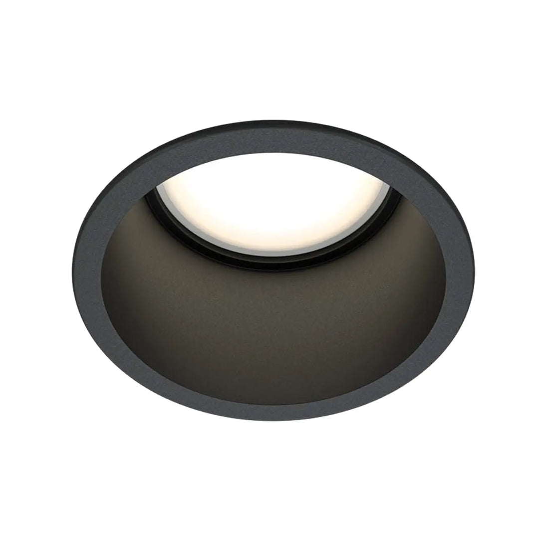 Spot encastré rond en aluminium noir mat avec collerette fine et centre éclairé blanc doux style art déco