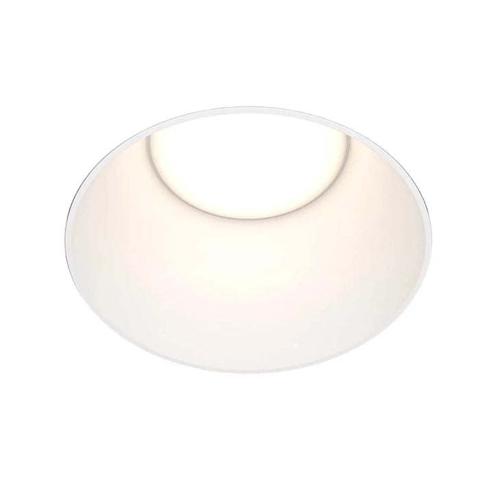 Spot encastré rond share en acier blanc avec collerette visible et design moderne style art déco