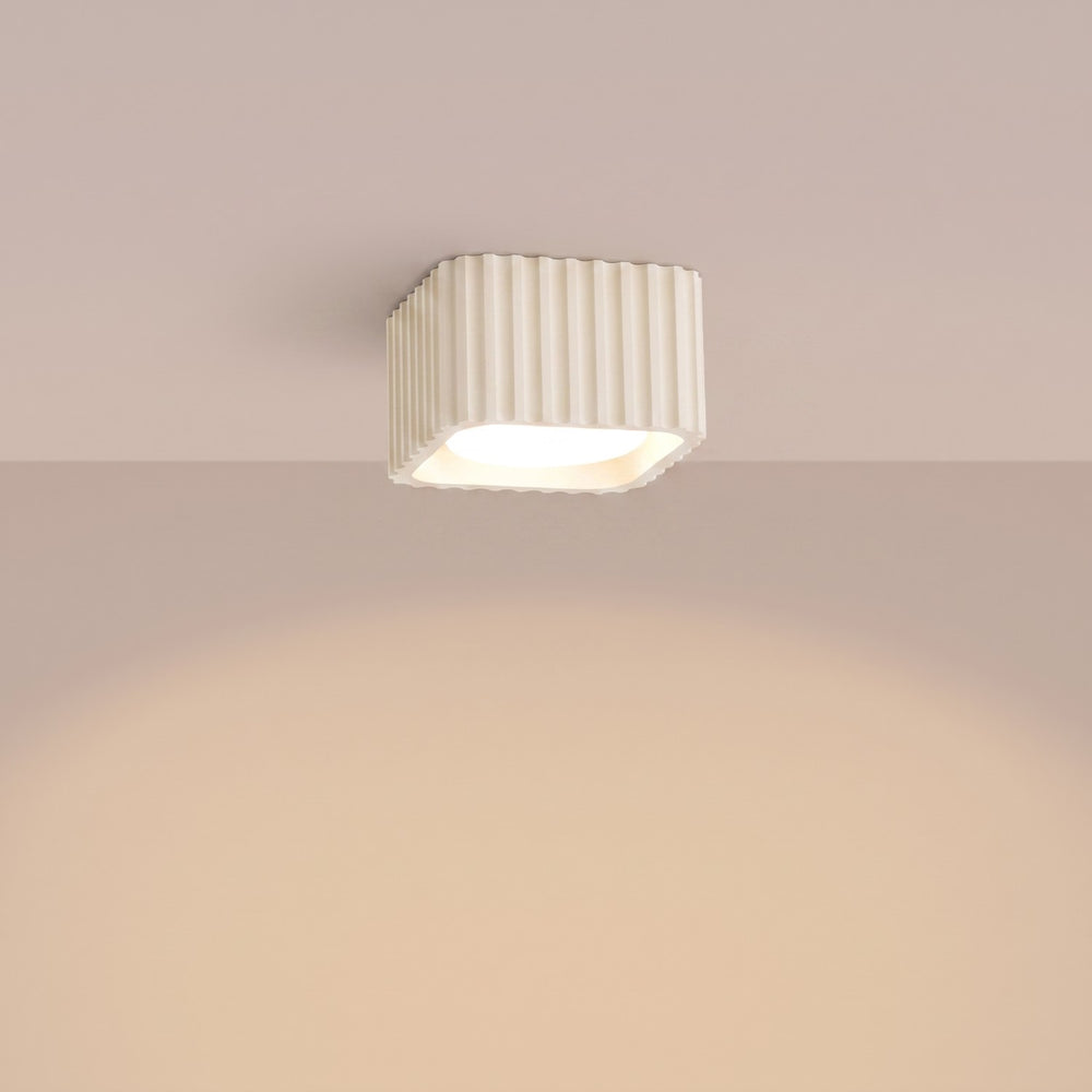 Plafonnier Riff beige carré en aluminium, allumé