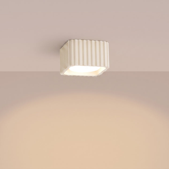 Plafonnier Riff beige carré en aluminium, allumé
