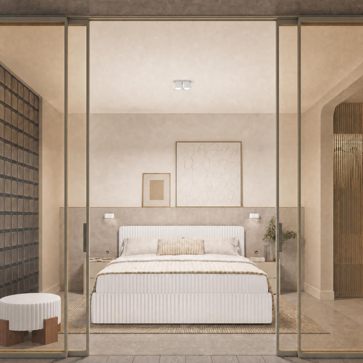 Plafonnier Riff blanc carré en aluminium au plafond d'une chambre