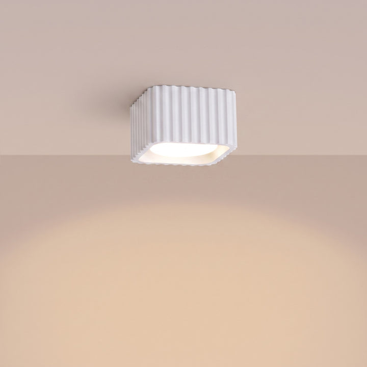 Plafonnier Riff blanc carré en aluminium, allumé