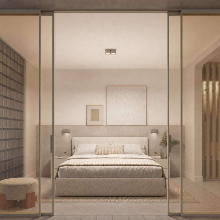 Plafonnier Riff taupe carré en aluminium au plafond d'une chambre