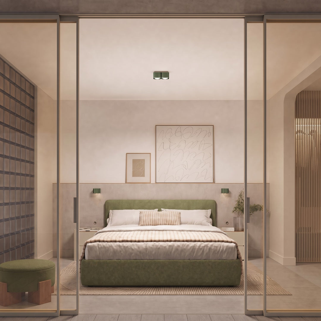 Plafonnier Riff vert olive carré en aluminium au plafond d'une chambre