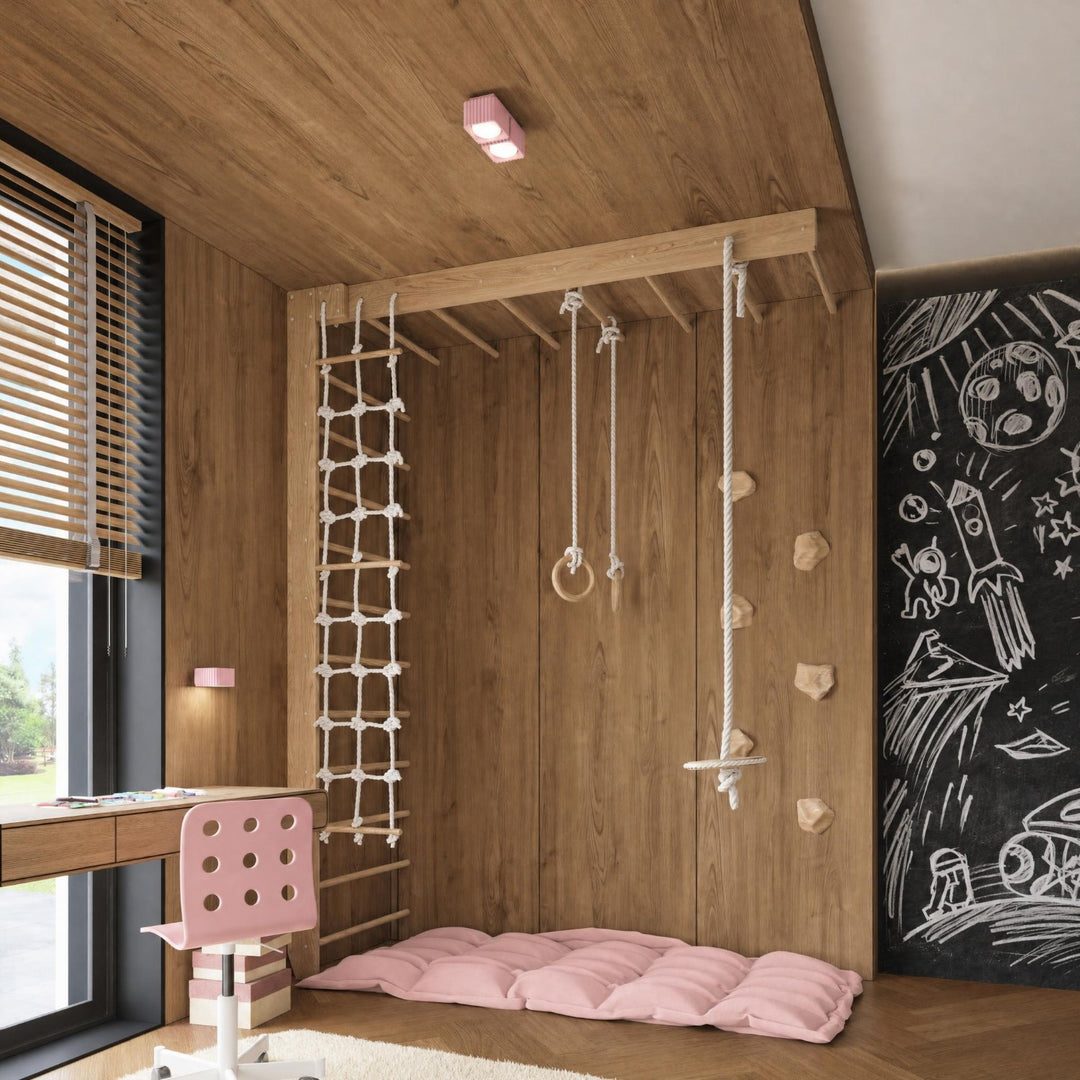 Plafonnier Riff rose carré en aluminium dans un intérieur contemporain