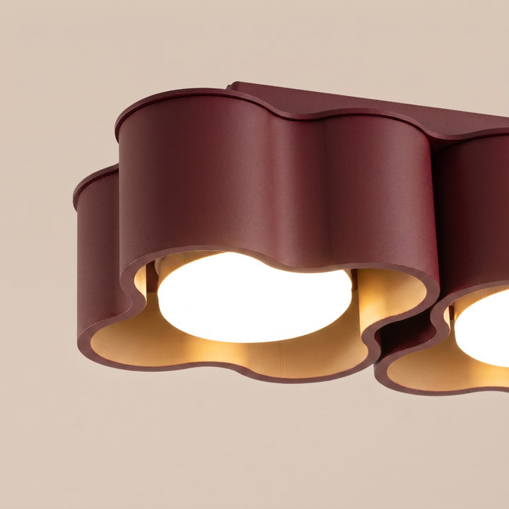 Plafonnier Ovio bordeaux en aluminium, détail du contour ondulé
