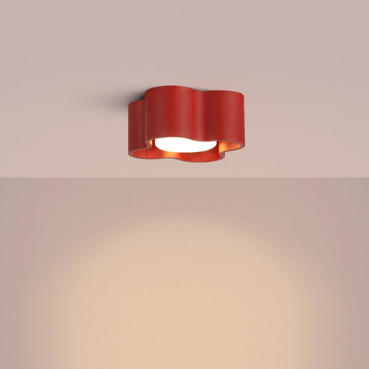 Plafonnier Ovio rouge en aluminium, allumé