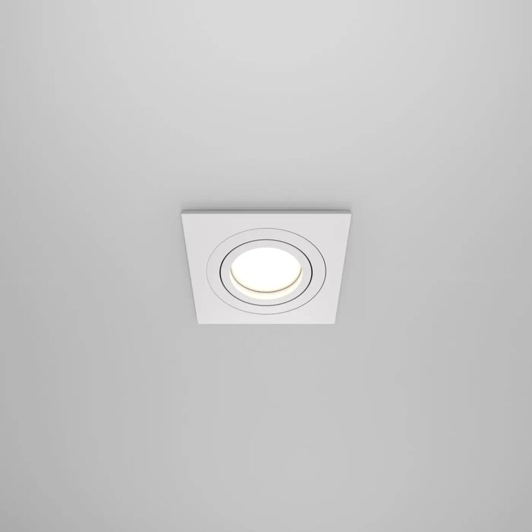 Spot encastrable blanc avec cadre carré et centre circulaire lumineux équipé d’un culot gu10 pour éclairage moderne