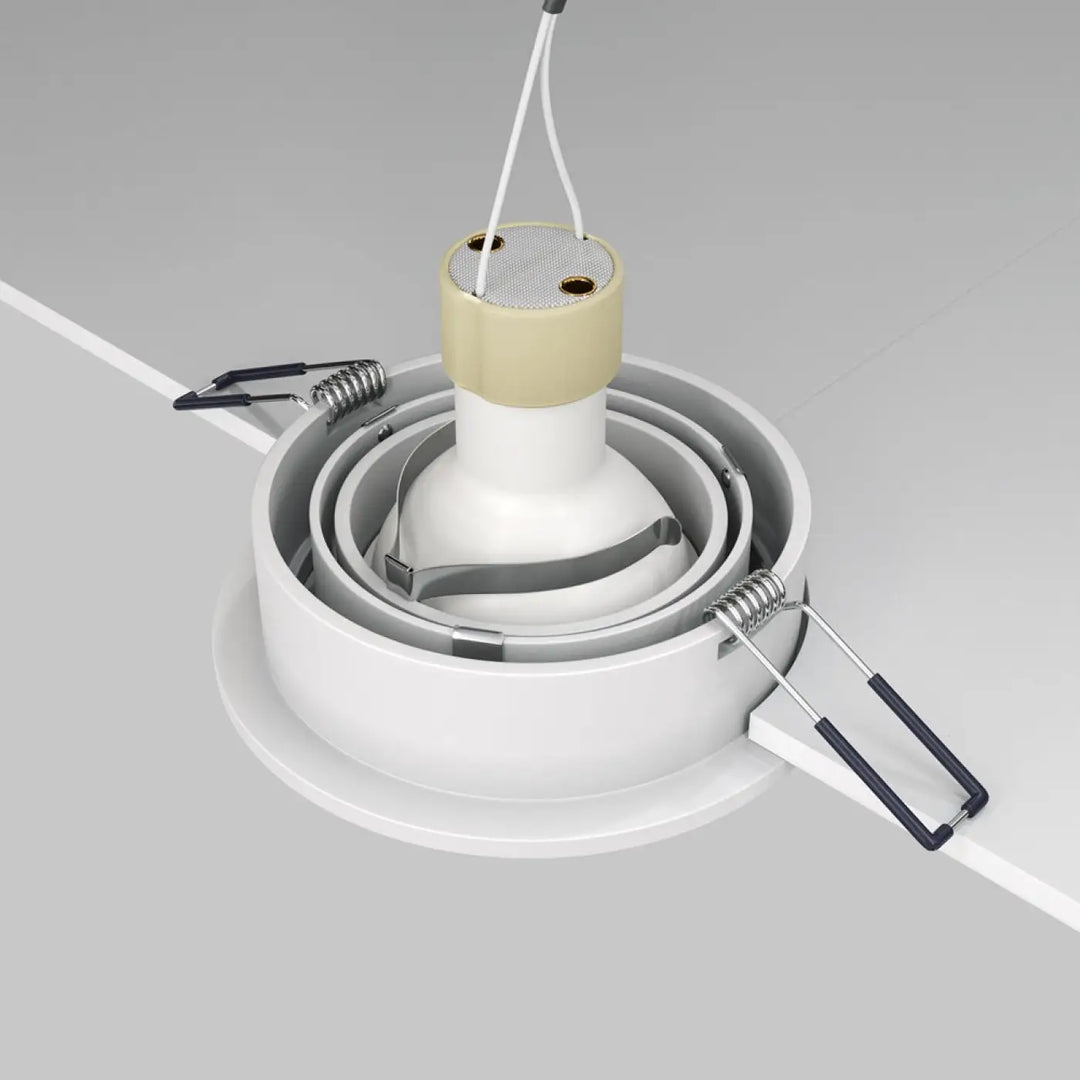 Spot encastrable rond blanc avec grille beige et clips métalliques à ressort ampoule gu10 orientable pour plafond