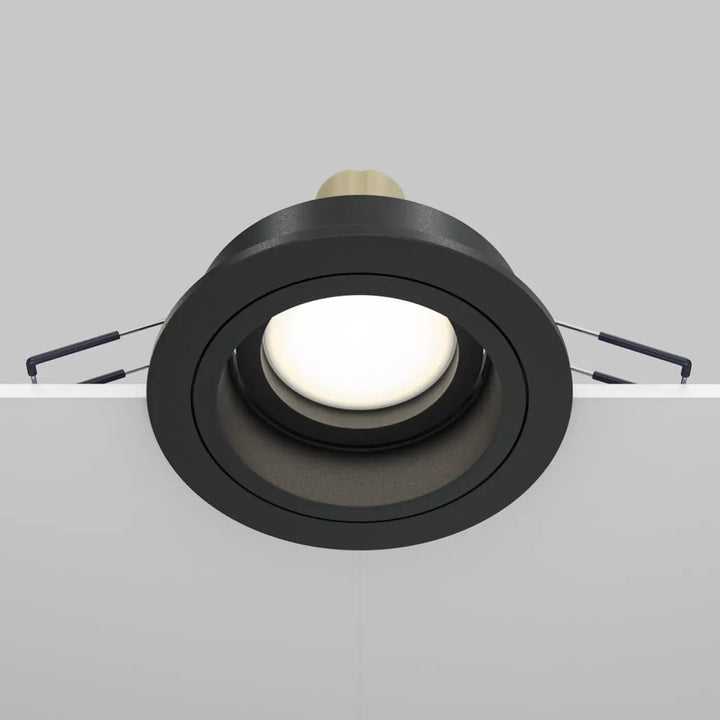 Spot encastrable atom rond en retrait noir mat avec tête pivotante pour faux plafond et led blanc éclairée