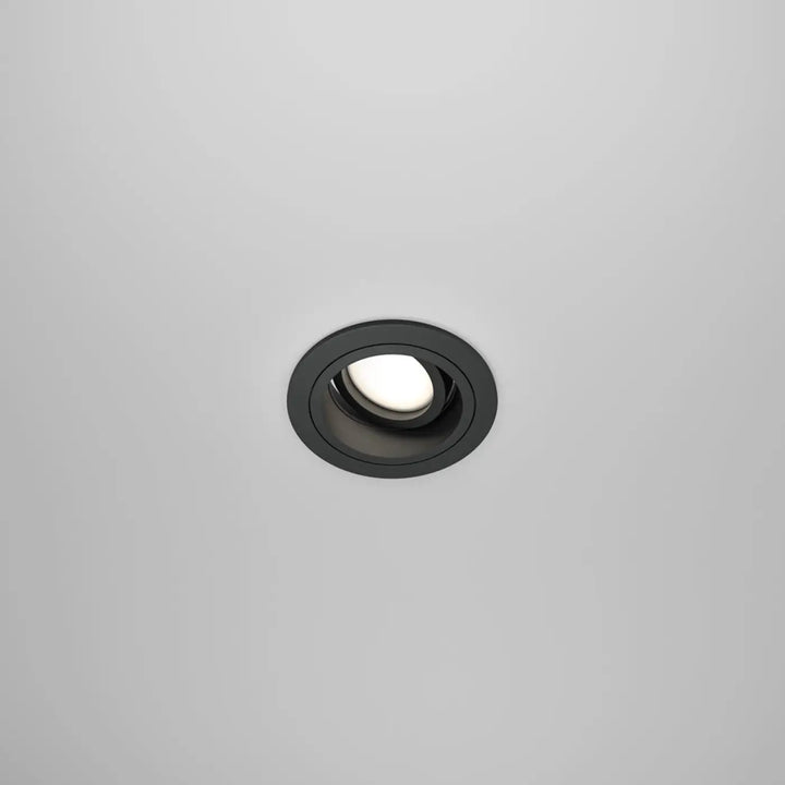 Spot encastrable atom rond en retrait avec tête pivotante noir pour installation dans faux plafond avec led blanc éclatant