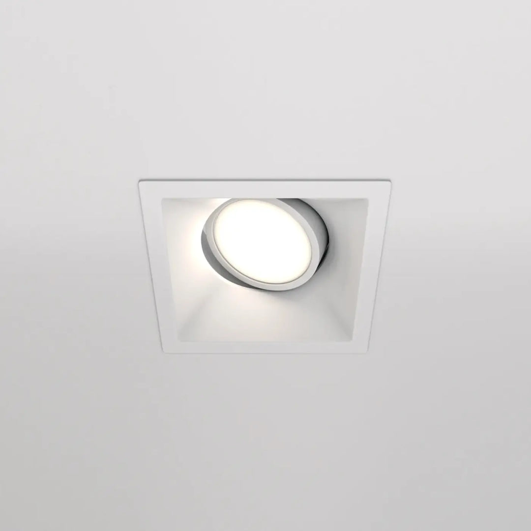 Spot encastrable dot carré avec led circulaire à lumière douce et trim métallique élégant pour cône profond