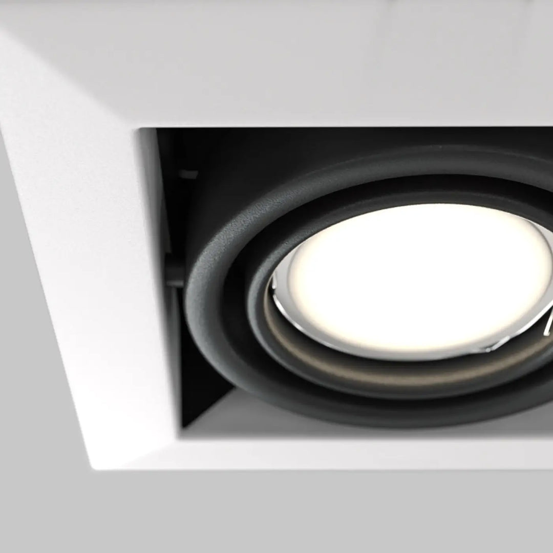 Spot metal modern carré en acier noir avec lumière encastrée carrée blanche et centre illuminé éclatant
