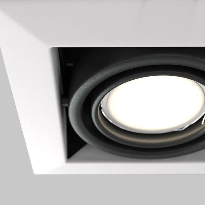 Spot metal modern carré en acier noir avec lumière encastrée carrée blanche et centre illuminé éclatant