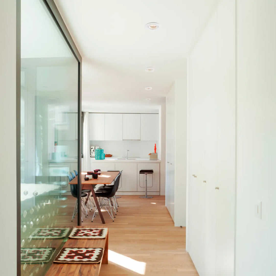 Spot encastrable Radon blanc de Faro Barcelona en situation