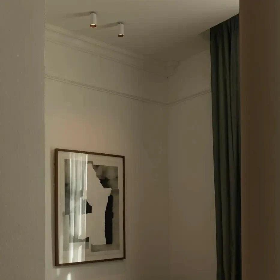 Spot Stan Slim blanc dans un intérieur