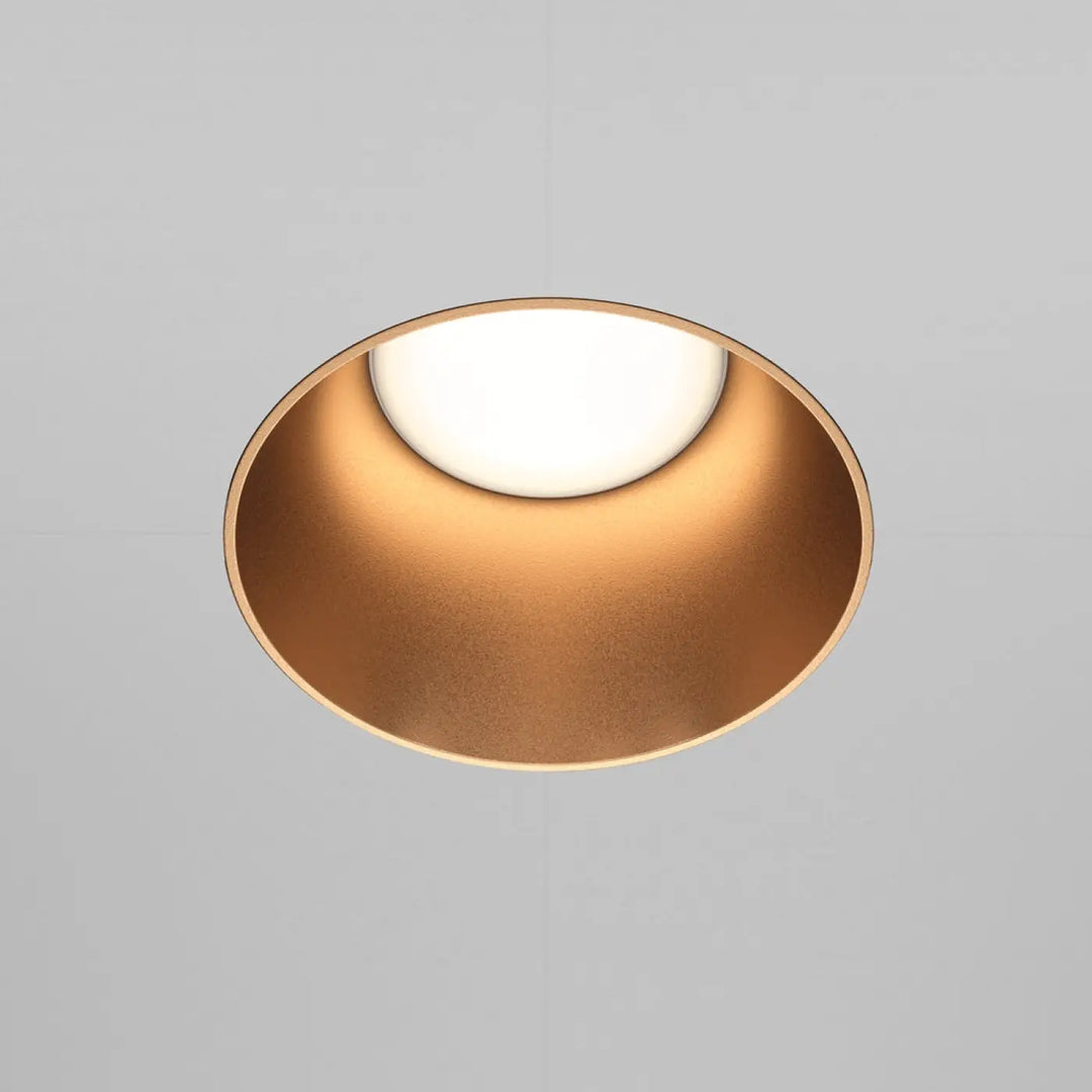 Spot encastré share rond en or mat avec lumière led blanche douce pour un éclairage intérieur élégant et moderne